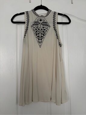 Mossimo Supply Co. Cream Sleeveless Embroidered Tank Top with Black Trim